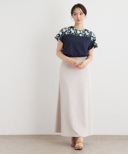 LAURA ASHLEY(ローラアシュレイ)の「【接触冷感/洗える/コットン100%】ロミリー柄 デコルテプリントTシャツ(Tシャツ/カットソー・レディース・ネイビー系/ホワイト系3/ライトグレー系・40/38)」の13枚目の写真