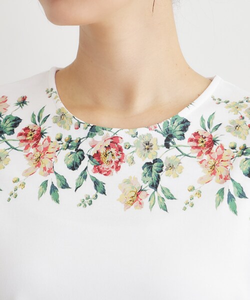 LAURA ASHLEY(ローラアシュレイ)の「【接触冷感/洗える/コットン100%】ロミリー柄 デコルテプリントTシャツ(Tシャツ/カットソー・レディース・ネイビー系/ホワイト系3/ライトグレー系・40/38)」の19枚目の写真