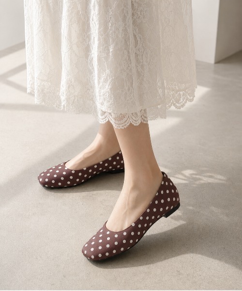 shoes365(シューズスリーシックスファイヴ)の「SHOES 365 ドット柄スクエアトゥインヒールパンプス(パンプス・レディース・ブラウン/ブラック・24.0cm/23.5cm/24.5cm/23.0cm)」の2枚目の写真