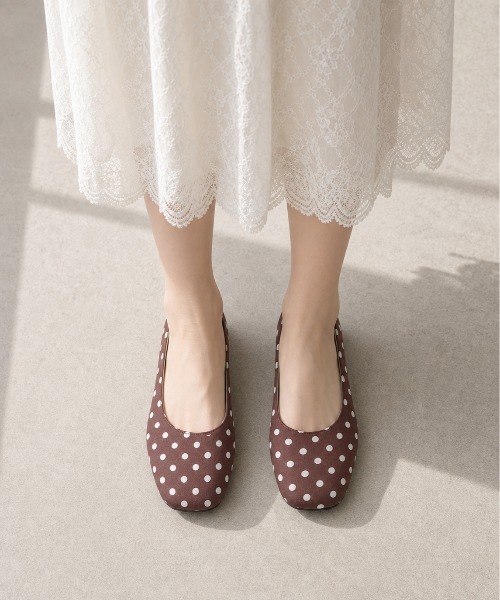 shoes365(シューズスリーシックスファイヴ)の「SHOES 365 ドット柄スクエアトゥインヒールパンプス(パンプス・レディース・ブラウン/ブラック・24.0cm/23.5cm/24.5cm/23.0cm)」の11枚目の写真
