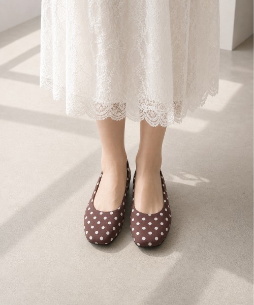 shoes365(シューズスリーシックスファイヴ)の「SHOES 365 ドット柄スクエアトゥインヒールパンプス(パンプス・レディース・ブラウン/ブラック・24.0cm/23.5cm/24.5cm/23.0cm)」の6枚目の写真