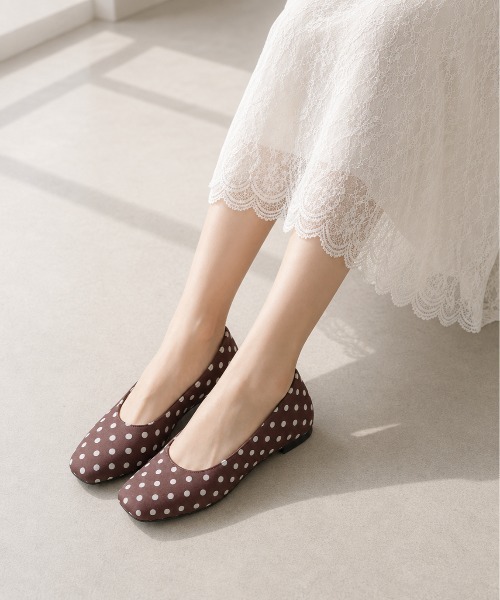 shoes365(シューズスリーシックスファイヴ)の「SHOES 365 ドット柄スクエアトゥインヒールパンプス(パンプス・レディース・ブラウン/ブラック・24.0cm/23.5cm/24.5cm/23.0cm)」の7枚目の写真