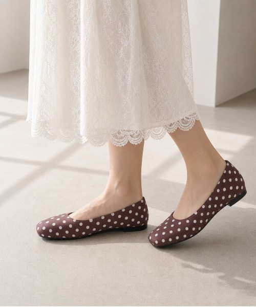 shoes365(シューズスリーシックスファイヴ)の「SHOES 365 ドット柄スクエアトゥインヒールパンプス(パンプス・レディース・ブラウン/ブラック・24.0cm/23.5cm/24.5cm/23.0cm)」の8枚目の写真