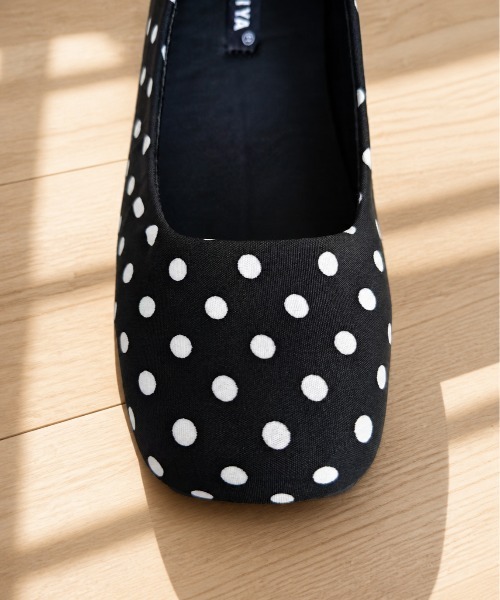 shoes365(シューズスリーシックスファイヴ)の「SHOES 365 ドット柄スクエアトゥインヒールパンプス(パンプス・レディース・ブラウン/ブラック・24.0cm/23.5cm/24.5cm/23.0cm)」の15枚目の写真