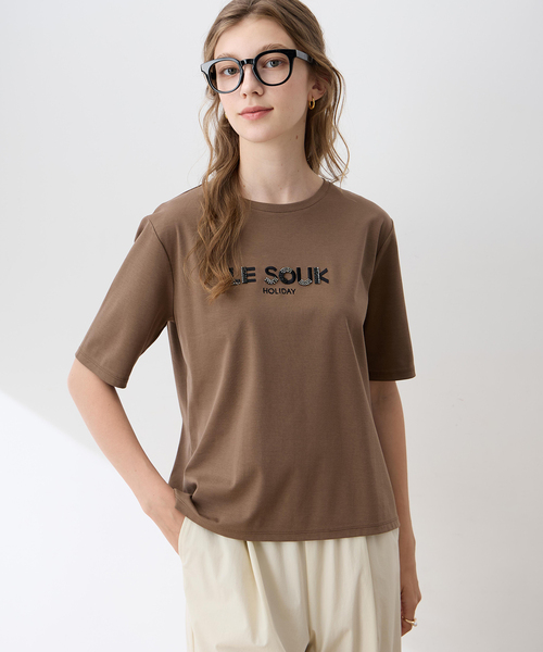 LE SOUK HOLIDAY（ルスークホリデー）の「ビーズ刺しゅうTシャツ【接触冷感・吸水速乾】（Tシャツ/カットソー・レディース・ブラック/ブラウン/オフホワイト・M/L）」の3枚目の写真