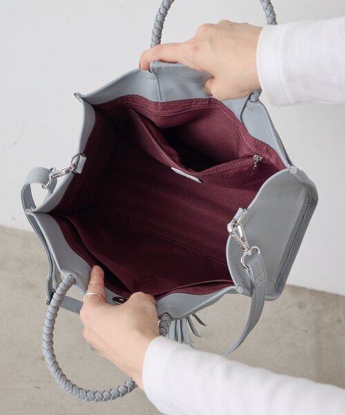 ear PAPILLONNER(イアパピヨネ)の「《本革》マチありタッセルトートバッグSサイズ(トートバッグ・レディース・サックスブルー/ブラック・FREE)」の6枚目の写真