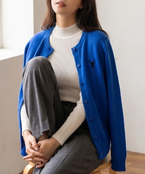 Belta attrice(ベルタアトリーチェ)の「ウール100 クルーネック トナカイ ワンポイント刺繍 ニットカーディガン/Sustinable(カーディガン/ボレロ・レディース・ブラウン/ライトグレー/レッド/グリーン/ロイヤルブルー・FREE)」の22枚目の写真