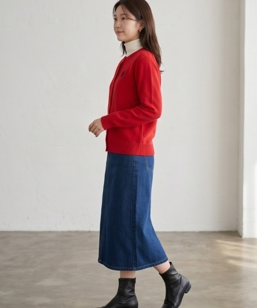 Belta attrice(ベルタアトリーチェ)の「ウール100 クルーネック トナカイ ワンポイント刺繍 ニットカーディガン/Sustinable(カーディガン/ボレロ・レディース・ブラウン/ライトグレー/レッド/グリーン/ロイヤルブルー・FREE)」の21枚目の写真