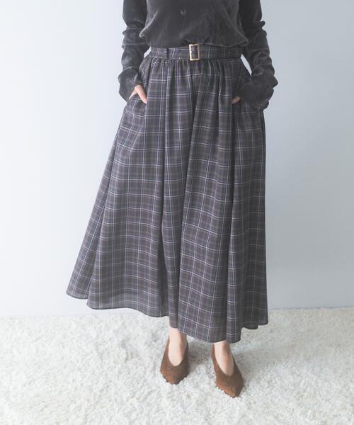 URBAN RESEARCH ROSSO WOMEN（アーバンリサーチ　ロッソ）の「『WEB限定』ベルテッドタックギャザーフレアスカート（スカート・レディース・ブラック/グレー系その他・FREE）」の21枚目の写真