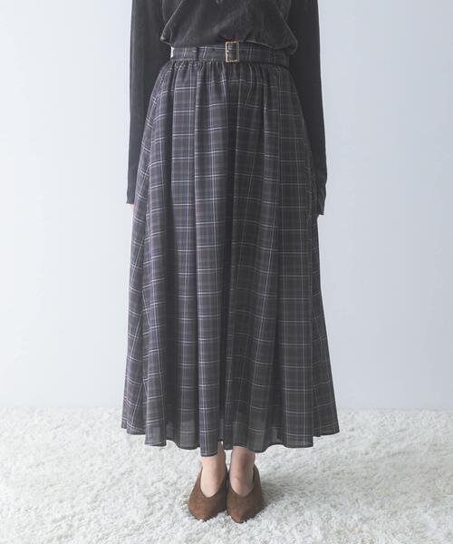 URBAN RESEARCH ROSSO WOMEN（アーバンリサーチ　ロッソ）の「『WEB限定』ベルテッドタックギャザーフレアスカート（スカート・レディース・ブラック/グレー系その他・FREE）」の4枚目の写真