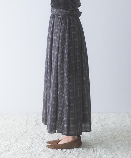 URBAN RESEARCH ROSSO WOMEN（アーバンリサーチ　ロッソ）の「『WEB限定』ベルテッドタックギャザーフレアスカート（スカート・レディース・ブラック/グレー系その他・FREE）」の5枚目の写真