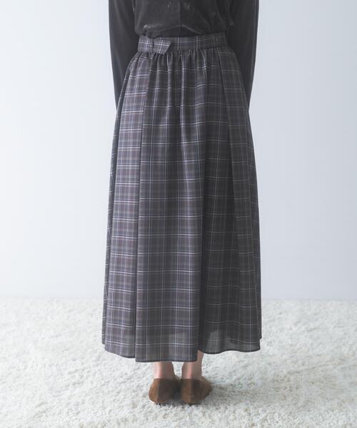 URBAN RESEARCH ROSSO WOMEN（アーバンリサーチ　ロッソ）の「『WEB限定』ベルテッドタックギャザーフレアスカート（スカート・レディース・ブラック/グレー系その他・FREE）」の6枚目の写真