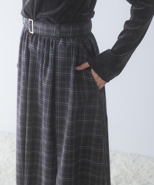 URBAN RESEARCH ROSSO WOMEN（アーバンリサーチ　ロッソ）の「『WEB限定』ベルテッドタックギャザーフレアスカート（スカート・レディース・ブラック/グレー系その他・FREE）」の7枚目の写真