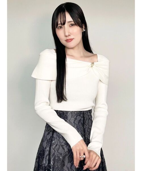 MERCURYDUO(マーキュリーデュオ)の「メタルモチーフ付リブニット(ニット/セーター・レディース・ミント/ベージュ/ネイビー/オフホワイト・FREE)」の2枚目の写真