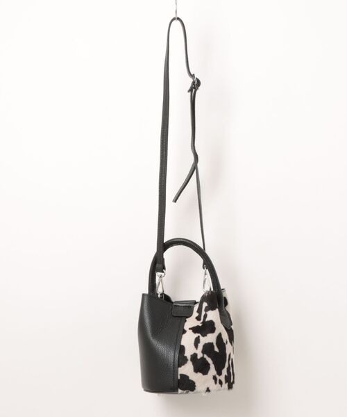 inter-chaussures(インターショシュール)の「【ANDREA CARDONE】カウパターン コンビ ミニバッグ(Q66510)(ハンドバッグ・レディース・ブラック系その他・ALL)」の2枚目の写真