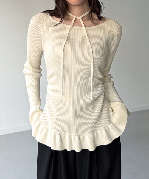 junoah(ジュノア)の「裾フリルボートネックニットトップス(ニット/セーター・レディース・ピンク/ブラック/アイボリー・MEDIUM/LARGE)」の2枚目の写真
