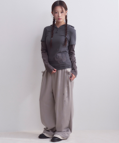 OAFISH(オアフィッシュ)の「フローラル ホットフィックス レイヤード スウェットパンツ、グレー(スウェットパンツ・レディース・その他・FREE)」の4枚目の写真