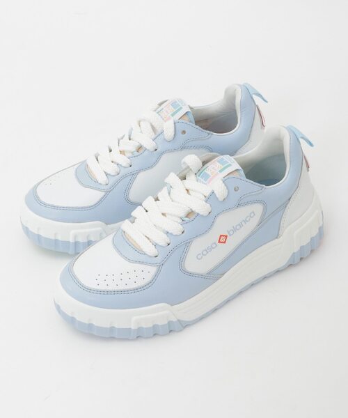 SOFFITTO(ソフィット)の「【Casablanca/カサブランカ】White & Powder Blue Court Sneaker APF24-SNK-017-02(スニーカー・レディース・サックスブルー・5)」の1枚目の写真