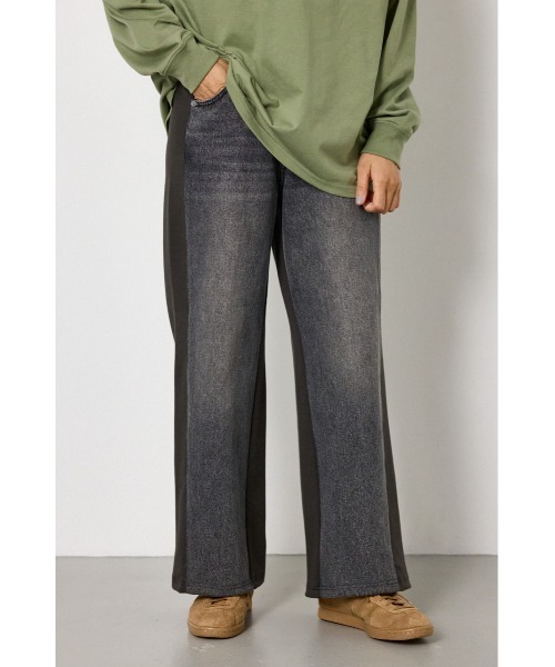 RODEO CROWNS WIDE BOWL(ロデオクラウンズワイドボウル)の「DENIM COMBO PANTS(デニムパンツ・レディース・ブルー系その他/ブルー/ブラック・SMALL/MEDIUM)」の1枚目の写真