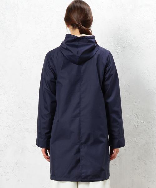 green label relaxing（グリーンレーベルリラクシング）の「CB バイカラーレインコート（レインコート/ポンチョ・レディース・ネイビー・FREE）」の3枚目の写真