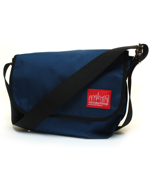 Manhattan Portage（マンハッタンポーテージ）の「Vintage Messneger M -ビンテージメッセンジャー M-（メッセンジャーバッグ・メンズ・ネイビー/ブラック/ダークネイビー・MEDIUM）」の2枚目の写真