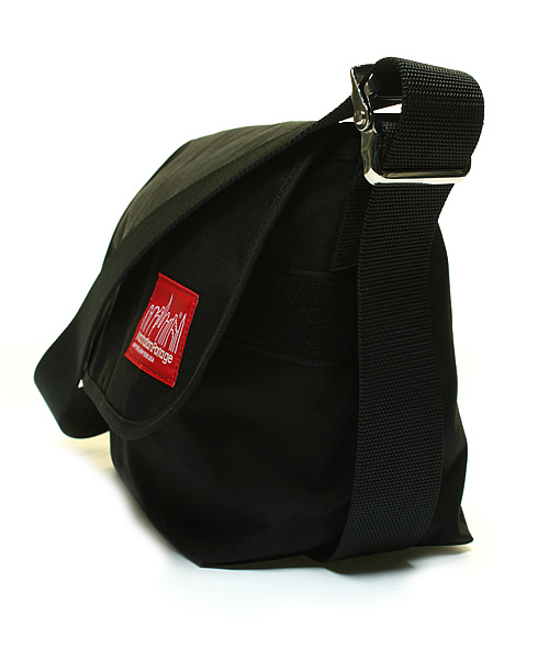 Manhattan Portage（マンハッタンポーテージ）の「Vintage Messneger M -ビンテージメッセンジャー M-（メッセンジャーバッグ・メンズ・ネイビー/ブラック/ダークネイビー・MEDIUM）」の5枚目の写真
