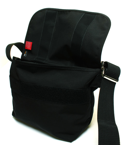 Manhattan Portage（マンハッタンポーテージ）の「Vintage Messneger M -ビンテージメッセンジャー M-（メッセンジャーバッグ・メンズ・ネイビー/ブラック/ダークネイビー・MEDIUM）」の11枚目の写真