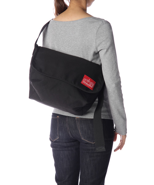 Manhattan Portage（マンハッタンポーテージ）の「Vintage Messneger M -ビンテージメッセンジャー M-（メッセンジャーバッグ・メンズ・ネイビー/ブラック/ダークネイビー・MEDIUM）」の12枚目の写真