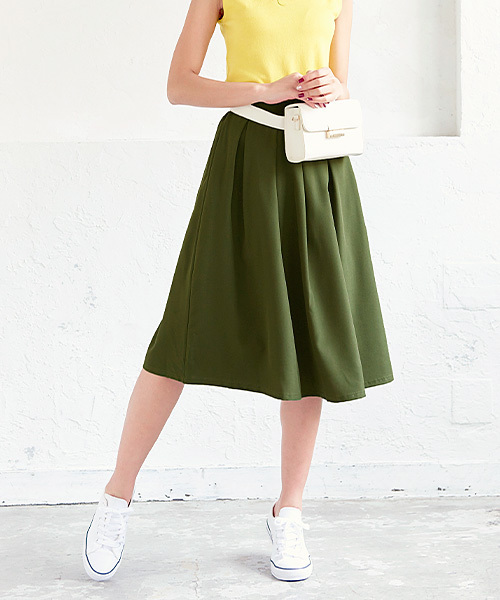 KOBE LETTUCE（コウベレタス）の「ウエストゴム☆ミディアム丈タックフレアスカート（スカート・レディース・ベージュ/ブルー/レッド/サックスブルー/ピンクベージュ/オフホワイト/ブラック/グリーン/ラベンダー/カーキ/イエロー/ネイビー/マスタード/モスグリーン/ボルドー/グリーン系その他/ブルー系その他/ブラック系その他/レッド系その他/パープル系その他/ホワイト系その他/イエロー系その他/ブルー系その他2/レッド系その他2/ピンク系その他/グリーン系その他2・FREE）」の7枚目の写真