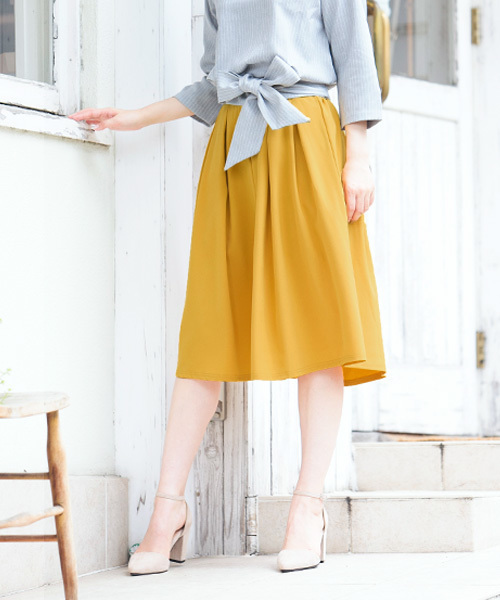 KOBE LETTUCE（コウベレタス）の「ウエストゴム☆ミディアム丈タックフレアスカート（スカート・レディース・ベージュ/ブルー/レッド/サックスブルー/ピンクベージュ/オフホワイト/ブラック/グリーン/ラベンダー/カーキ/イエロー/ネイビー/マスタード/モスグリーン/ボルドー/グリーン系その他/ブルー系その他/ブラック系その他/レッド系その他/パープル系その他/ホワイト系その他/イエロー系その他/ブルー系その他2/レッド系その他2/ピンク系その他/グリーン系その他2・FREE）」の19枚目の写真