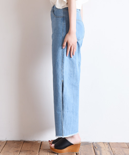 Luz Llena(ラズレナ)の「サイドスリットワイドデニムパンツ(デニムパンツ・レディース・ライトブルー/インディゴブルー/ブルー・MEDIUM/LARGE)」の8枚目の写真