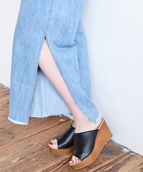 Luz Llena(ラズレナ)の「サイドスリットワイドデニムパンツ(デニムパンツ・レディース・ライトブルー/インディゴブルー/ブルー・MEDIUM/LARGE)」の12枚目の写真