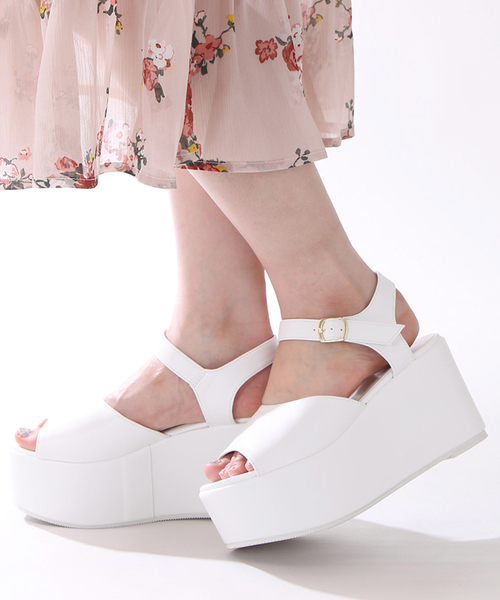 WEGO（ウィゴー）の「WEGO/厚底サンダル（サンダル・レディース・ホワイト/シルバー/ピンク/ブラック・MEDIUM/LARGE）」の2枚目の写真