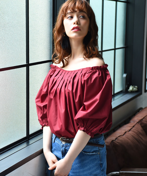 Luz Llena(ラズレナ)の「ボリュームスリーブ・オフショルブラウス(シャツ/ブラウス・レディース・ブラック/レッド・MEDIUM)」の2枚目の写真