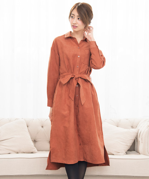 Pierrot(ピエロ)の「スエードタッチ 2wayロングシャツワンピース(シャツワンピース・レディース・ネイビー/ブラウン/カーキ/オレンジ系その他/グレイッシュベージュ/レンガ・L/M)」の1枚目の写真