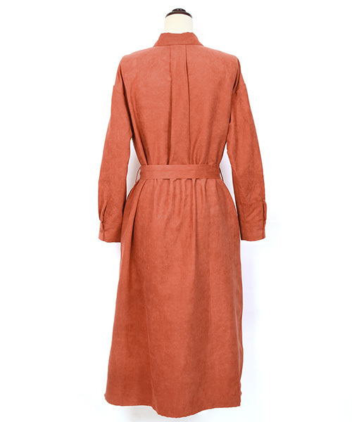 Pierrot(ピエロ)の「スエードタッチ 2wayロングシャツワンピース(シャツワンピース・レディース・ネイビー/ブラウン/カーキ/オレンジ系その他/グレイッシュベージュ/レンガ・L/M)」の15枚目の写真