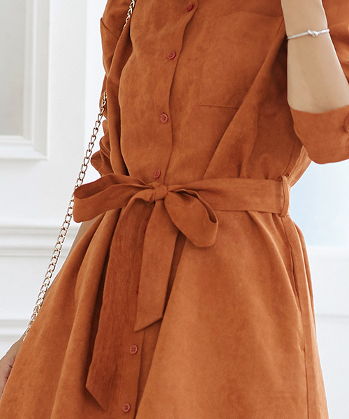 Pierrot(ピエロ)の「スエードタッチ 2wayロングシャツワンピース(シャツワンピース・レディース・ネイビー/ブラウン/カーキ/オレンジ系その他/グレイッシュベージュ/レンガ・L/M)」の21枚目の写真