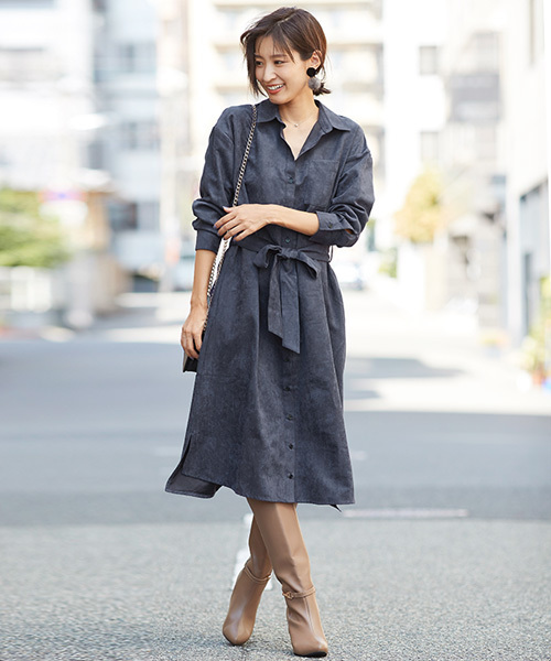 Pierrot(ピエロ)の「スエードタッチ 2wayロングシャツワンピース(シャツワンピース・レディース・ネイビー/ブラウン/カーキ/オレンジ系その他/グレイッシュベージュ/レンガ・L/M)」の22枚目の写真