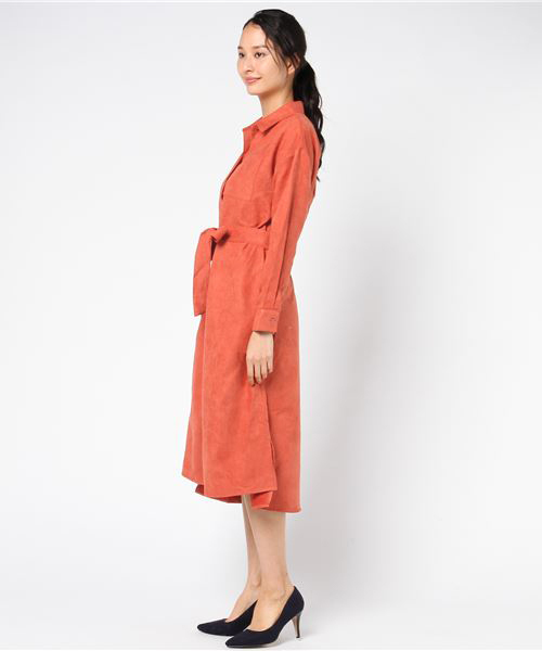 Pierrot(ピエロ)の「スエードタッチ 2wayロングシャツワンピース(シャツワンピース・レディース・ネイビー/ブラウン/カーキ/オレンジ系その他/グレイッシュベージュ/レンガ・L/M)」の7枚目の写真