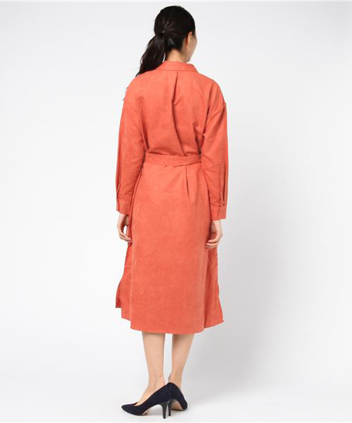 Pierrot(ピエロ)の「スエードタッチ 2wayロングシャツワンピース(シャツワンピース・レディース・ネイビー/ブラウン/カーキ/オレンジ系その他/グレイッシュベージュ/レンガ・L/M)」の8枚目の写真