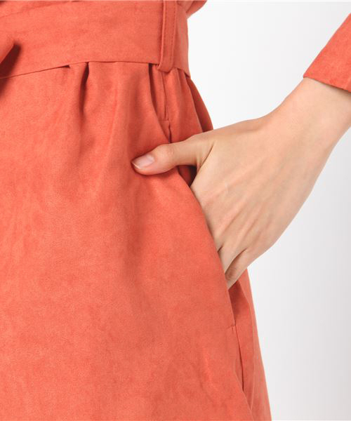 Pierrot(ピエロ)の「スエードタッチ 2wayロングシャツワンピース(シャツワンピース・レディース・ネイビー/ブラウン/カーキ/オレンジ系その他/グレイッシュベージュ/レンガ・L/M)」の11枚目の写真