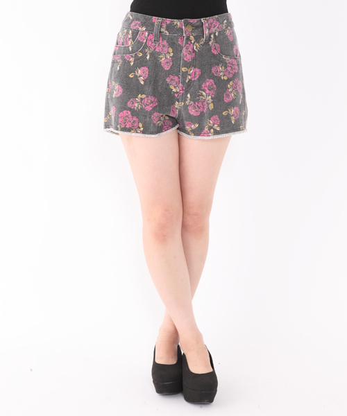 Kastane（カスタネ）の「デニムショートパンツ（その他パンツ・レディース・インディゴブルー/ケミカルウォッシュ/ライトベージュ/ブラック/ターコイズブルー/レッド/サンドベージュ/イエロー/ベージュ/その他1/ブラック系その他/アニマル/ピンクベージュ/ライトグリーン/ダークブルー・SMALL/MEDIUM）」の14枚目の写真