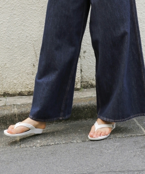 niko and...（ニコアンド）の「[CITY CREEK]ギョサンウィメンズ（サンダル・レディース・カーキ/オレンジ/ホワイト・LARGE/MEDIUM）」の2枚目の写真