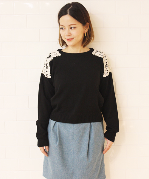 mystic(ミスティック)の「肩レースプルオーバー(ニット/セーター・レディース・アイボリー/ブラック/グレー/ブルー/ネイビー/ピンク・フリ-)」の1枚目の写真