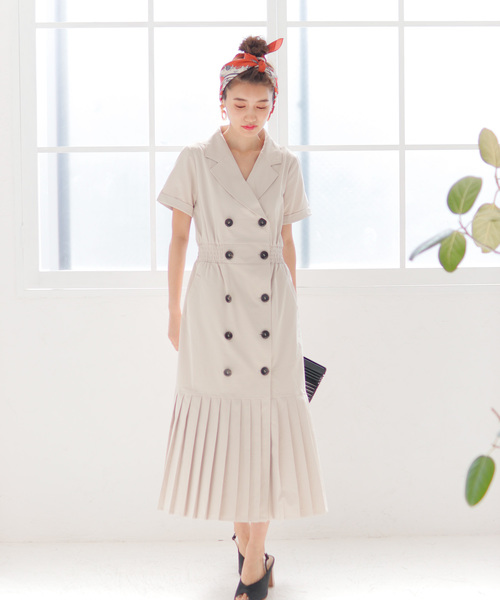 LADYMADE（レディメイド）の「ダブルボタンプリーツワンピース（ワンピース・レディース・ブラック/ブラウン/ライトベージュ・FREE）」の3枚目の写真