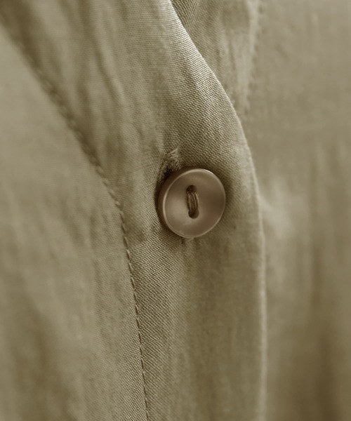 n'OrLABEL（ノアールレーベル）の「『スキッパーノーカラーシャツワンピ』（シャツワンピース・レディース・ライトカーキ/ブラック/オフホワイト/ラベンダー・FREE）」の6枚目の写真