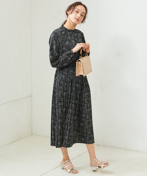 Discoat ディスコート の ランダムドットハイネックプリーツ切替ワンピース ワンピース Wear