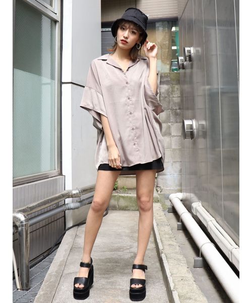 EMODA（エモダ）の「グロスバルキーボックスシャツ（シャツ/ブラウス・レディース・ブラック/ベージュ・FREE）」の9枚目の写真