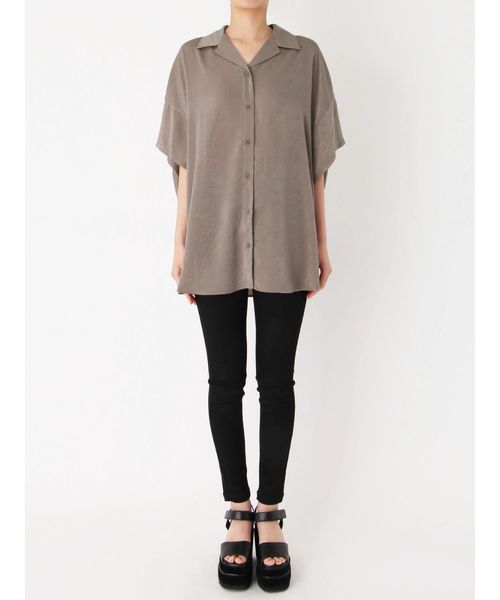 EMODA（エモダ）の「グロスバルキーボックスシャツ（シャツ/ブラウス・レディース・ブラック/ベージュ・FREE）」の15枚目の写真