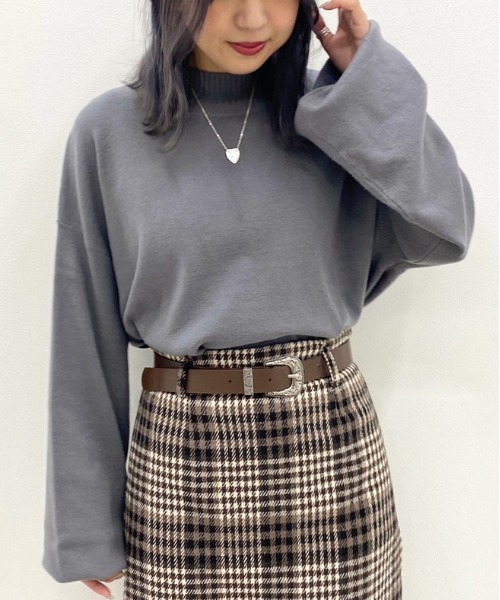 apres jour mignon(アプレジュールミニョン)の「モックネック袖ボリュームニット【ZOZOTOWN限定アイテム】(ニット/セーター・レディース・ブラック/アイボリー/ダークブラウン/パープル/モカ/ブルー系その他・X-LARGE/フリー)」の5枚目の写真